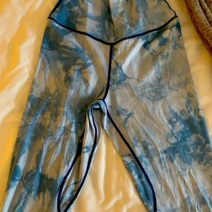 Balance athletica Aura legging in clarity. Size small.